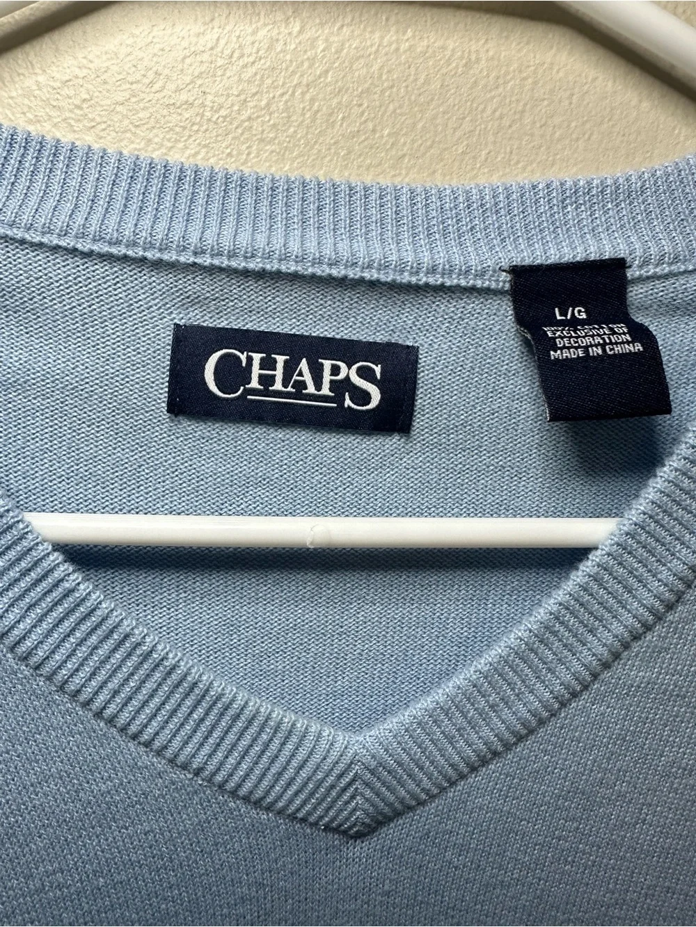 CHAPS Men’s Large Blue V-Neck Sweater Pullover Embroidered Logo Preppy